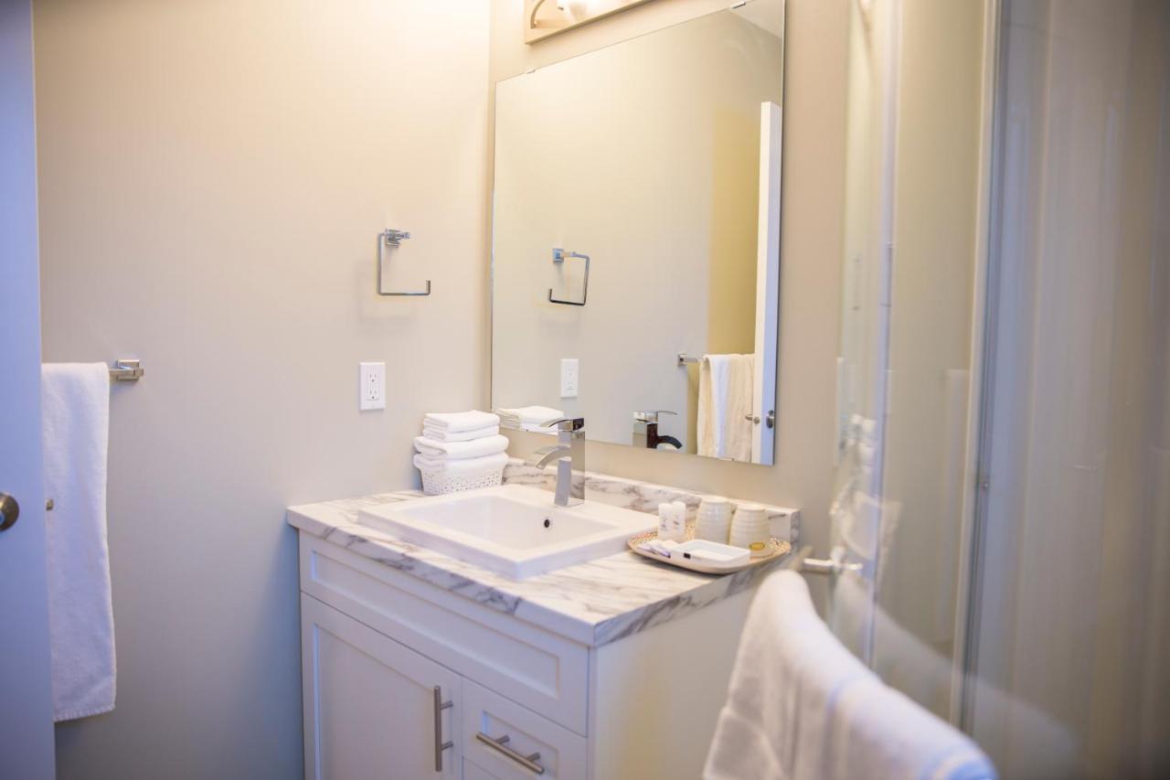 Downtown Whitehorse Deluxe 2 Bedroom Condo Buitenkant foto