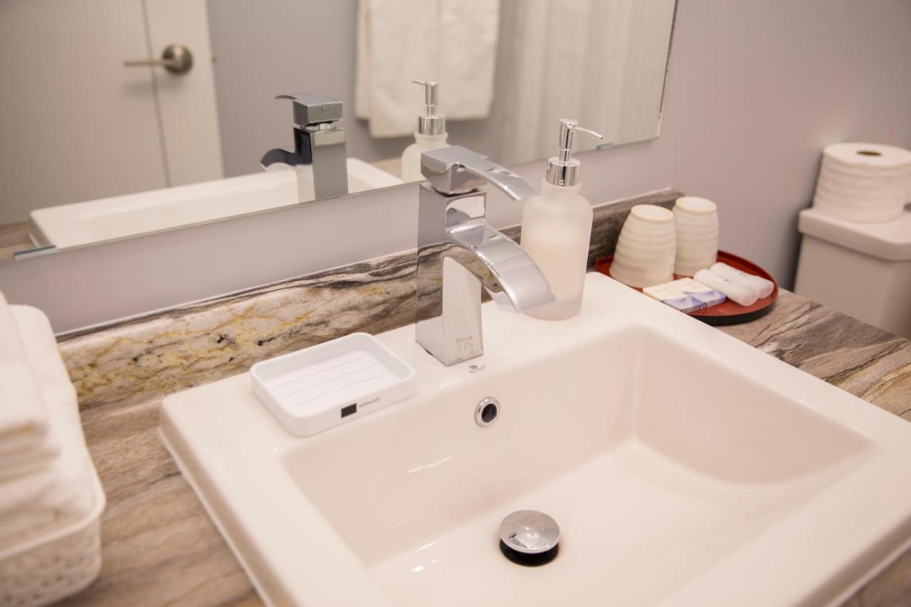 Downtown Whitehorse Deluxe 2 Bedroom Condo Buitenkant foto